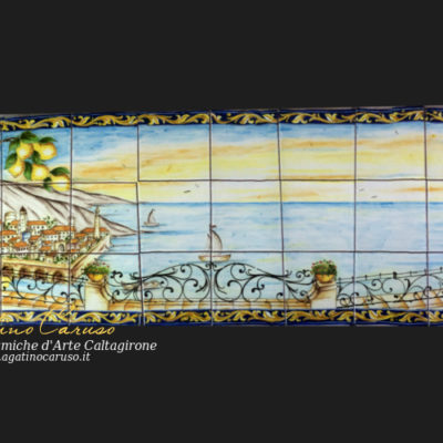 Pannello paesaggistico in Ceramica di Caltagirone dipinto a mano. Raffigurante terrazza che si affaccia sul mare
