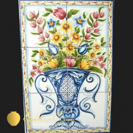 Pannello in ceramica di Caltagirone dipinta a mano. Vaso in blu e fiori in policromia