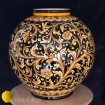 Vaso per interni ed esterni dipinto con decoro ornato fondo nero
